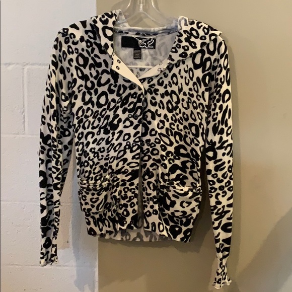 Cheetah Print Fox Sweater (hooded) - Picture 2 of 6